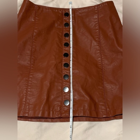 Free people button up faux leather mini skirt size 2 - Picture 4 of 6